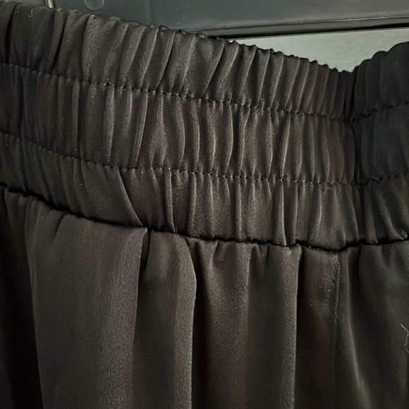 Fun silky joggers - Picture 2 of 8